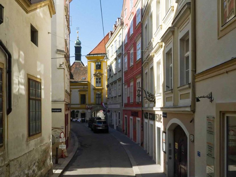 https://www.culturalplaces.com/blog/wp-content/uploads/2019/02/explore-the-heart-of-the-old-vienna_schonlaterngasse.jpg