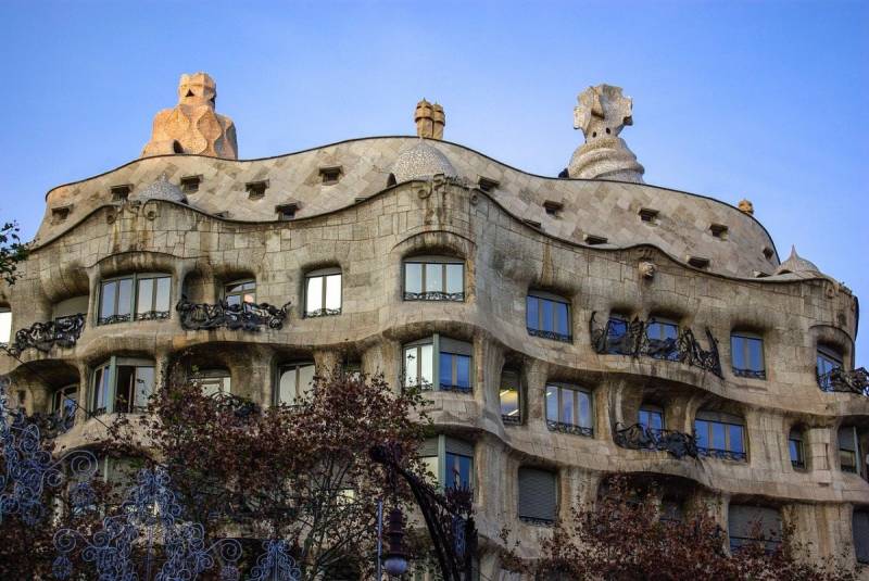 Interesting Buildings in Europe: Casa Milà, Barcelona