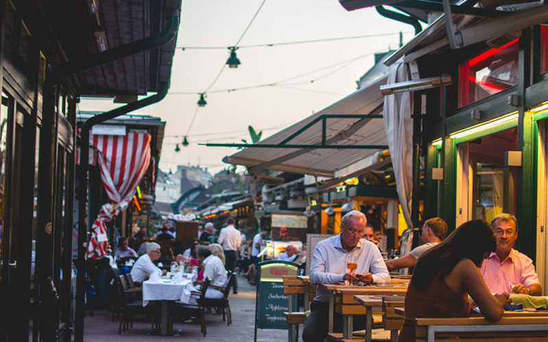 Ultimate guide to Vienna: experience international cuisine at Naschmarkt